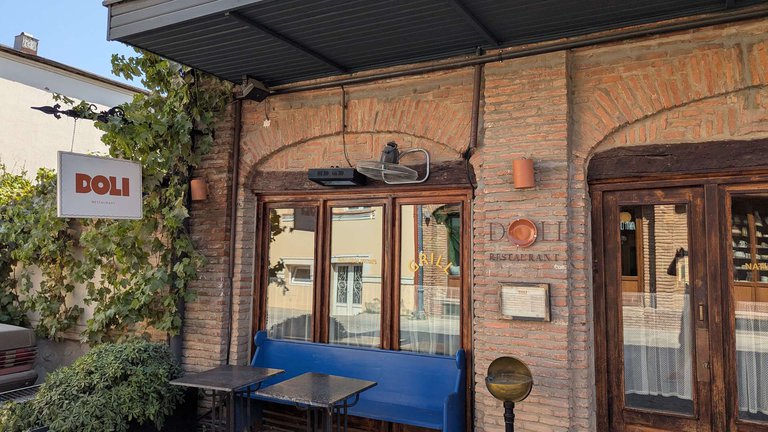 🍷 Ресторан Doli в Телави: тишина, вкус и уют на старых улочках