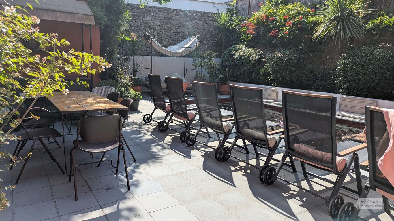 🍷 Ресторан Doli в Телави: тишина, вкус и уют на старых улочках