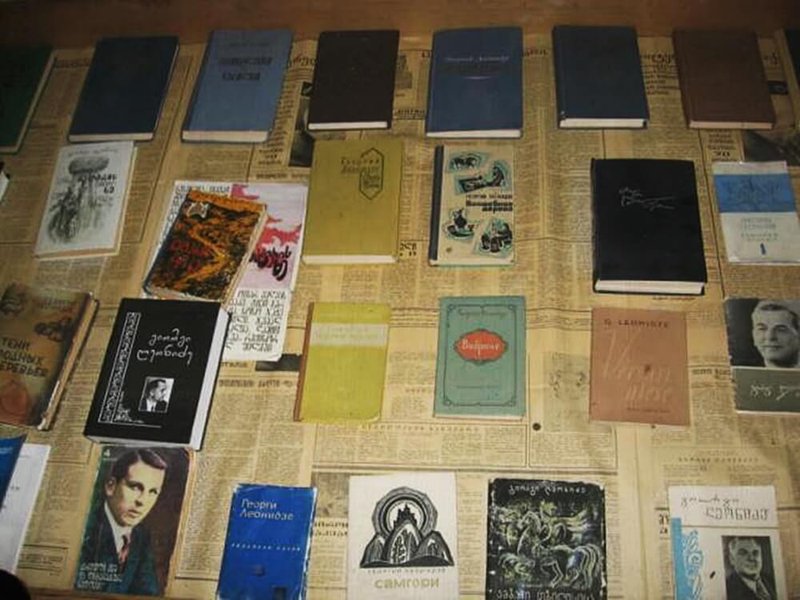 Книги в музее Георшгия Леонидзе
