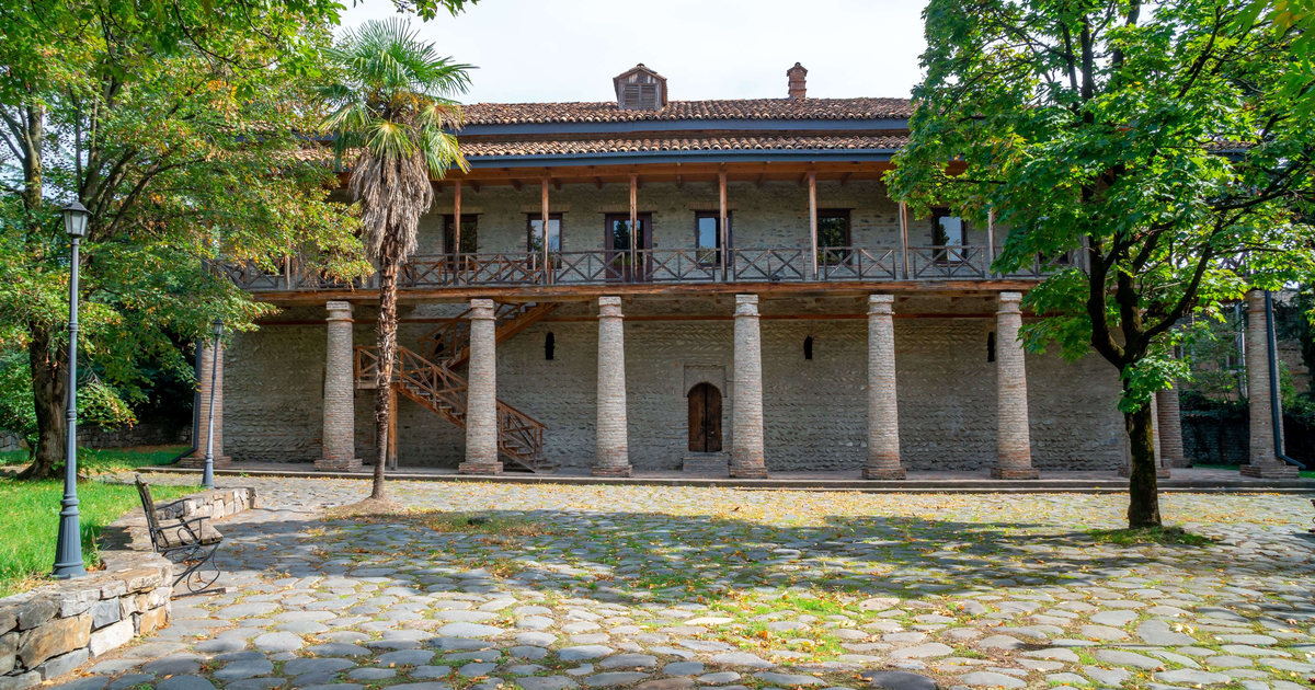 дом кинематографистов в пицунде. пицунда дом творчества кинематографистов. дом кинематографистов грузии пицунда. санаторий кинематографистов в пицунде. дом кинематографистов в пицунде.