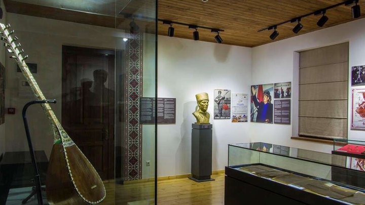 🎶 ჩაეფლეთ აშუღური ხელოვნების კულტურაში კამანდარის სახლ-მუზეუმში