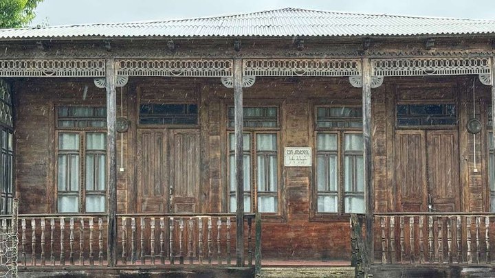 🏛 ლეო ქიაჩელის სახლ-მუზეუმი: ჩაეფლეთ ქართული ლიტერატურის სამყაროში