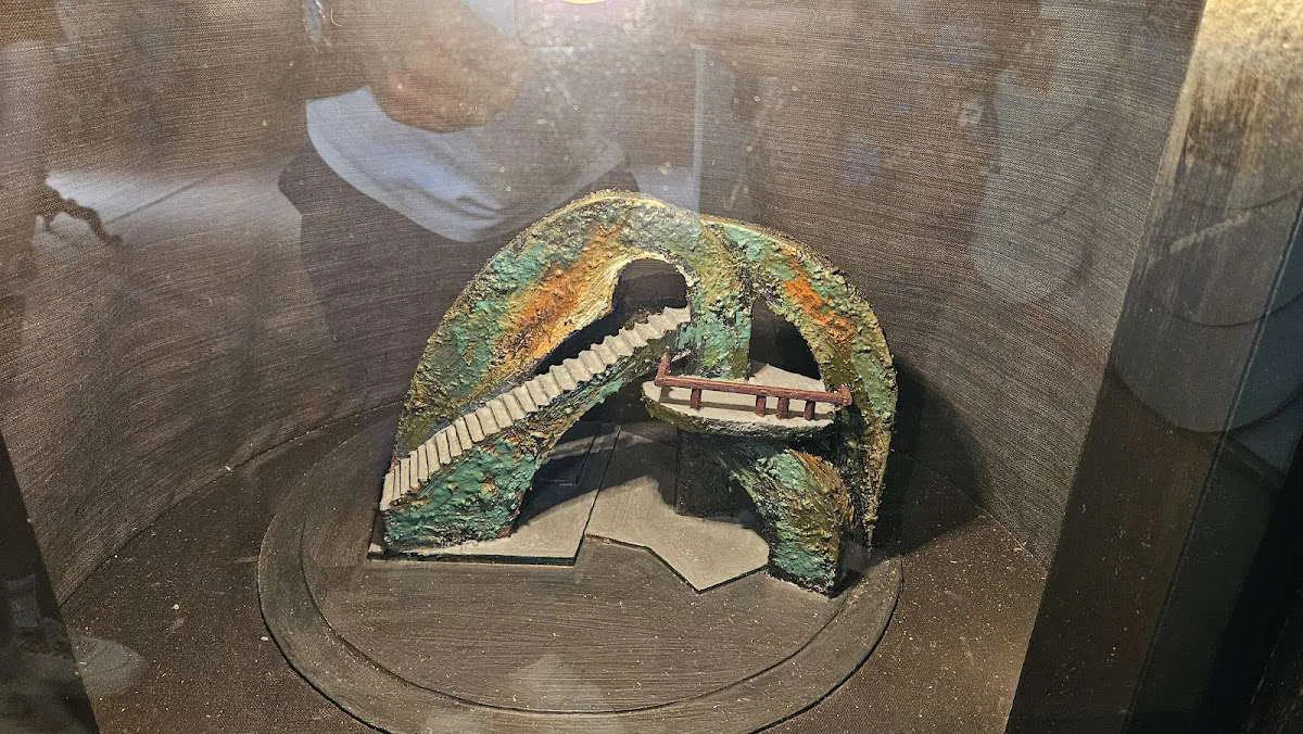 Дом-музей Сандро Ахметели - экспонаты - 02.jpg