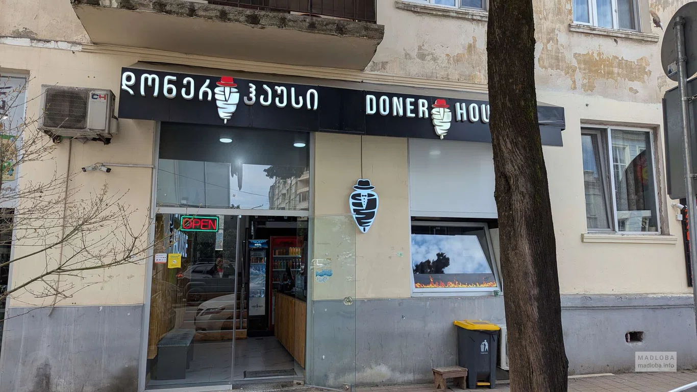 Doner House в Батуми – вкусная шаурма и свежие кебабы
