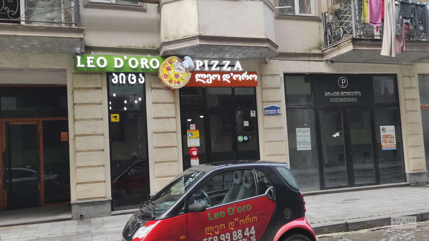 Вход в пиццерию