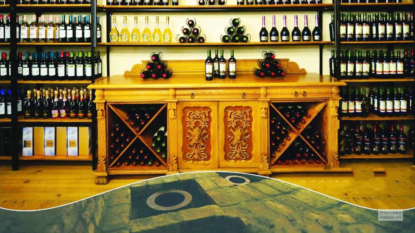 Полки с бутылками вина от винной компании Дугладзе
