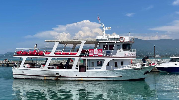 Double-decker yacht "Sea Star 1"