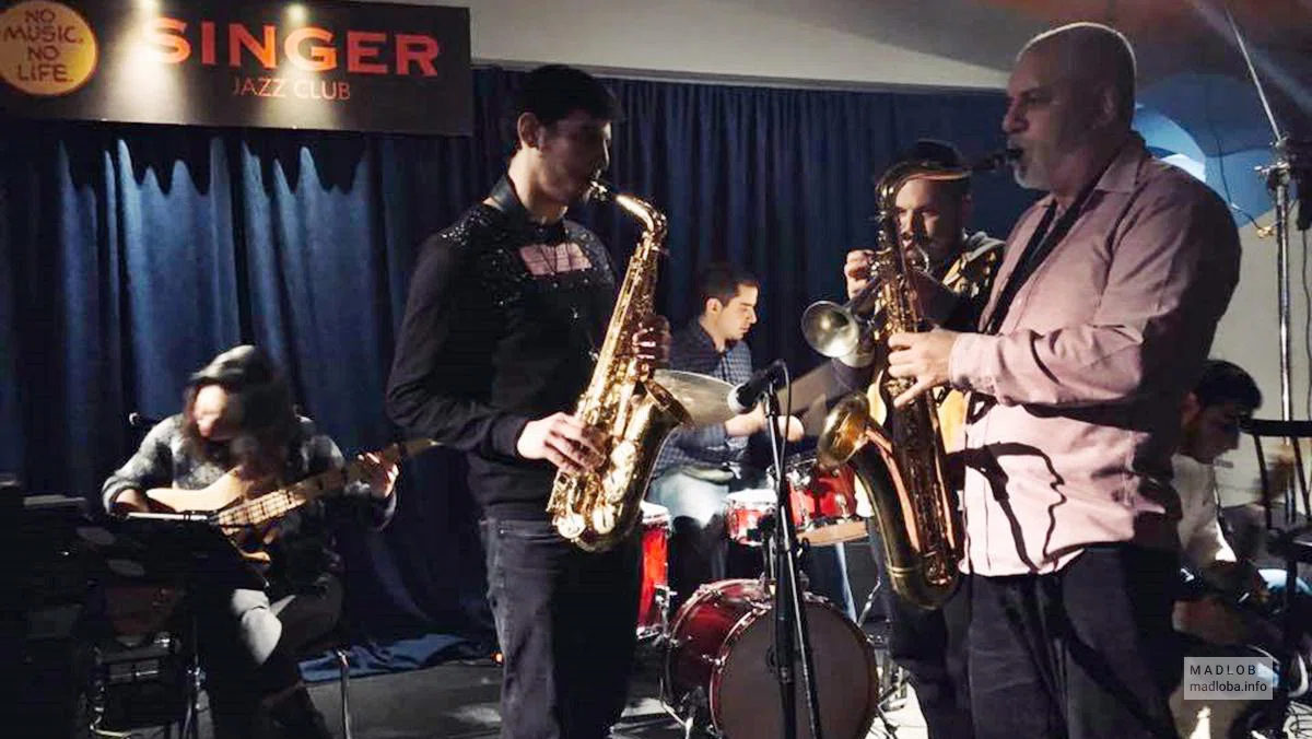 Саксофонисты в Джаз-клубе Сингер