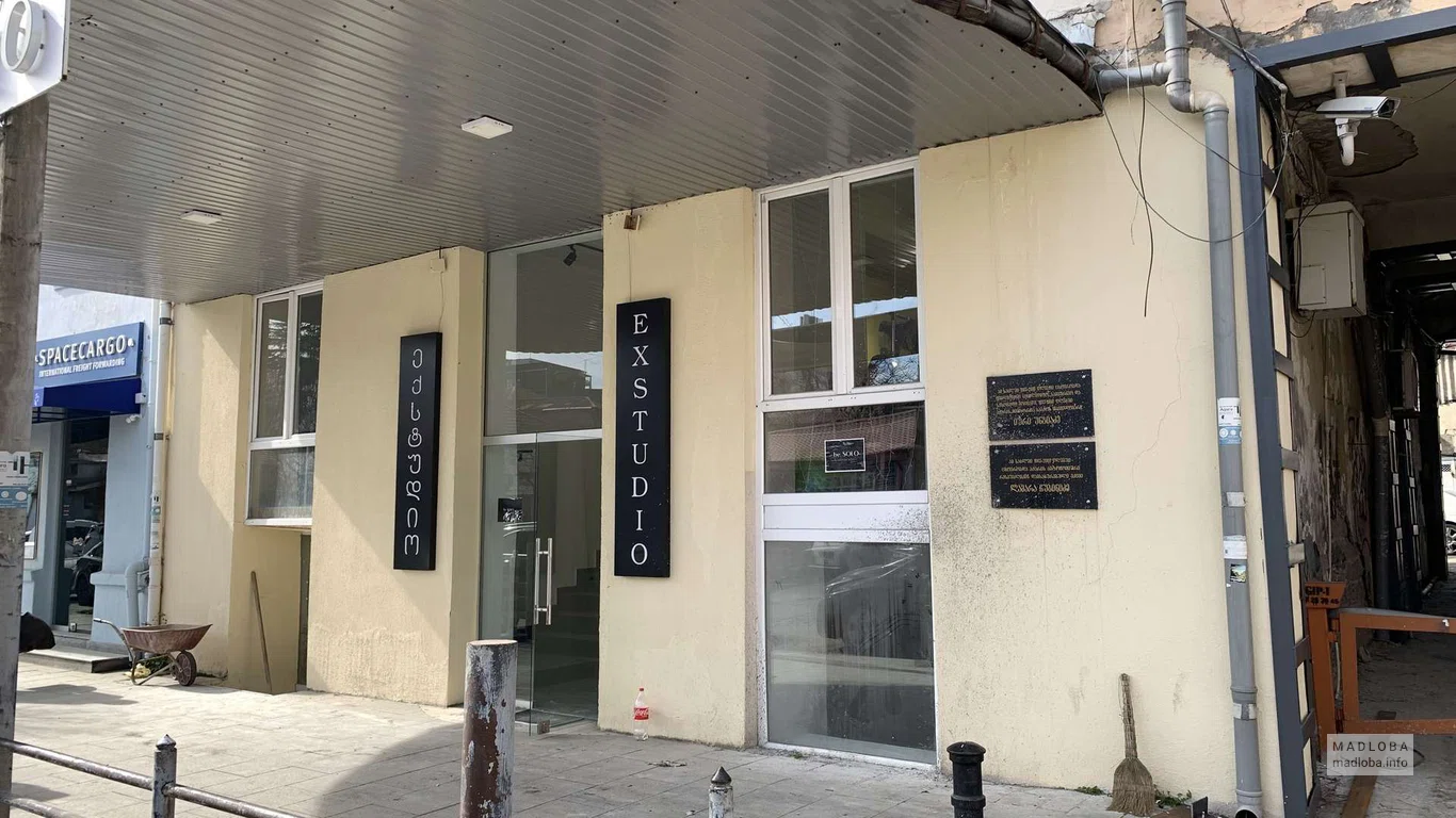 EXSTUDIO в Батуми — профессиональные стрижки, укладки, окрашивание и услуги бьюти-мастеров