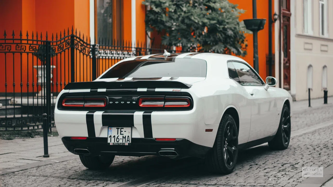 Dodge Challenger в аренду EasyRent в Батуми