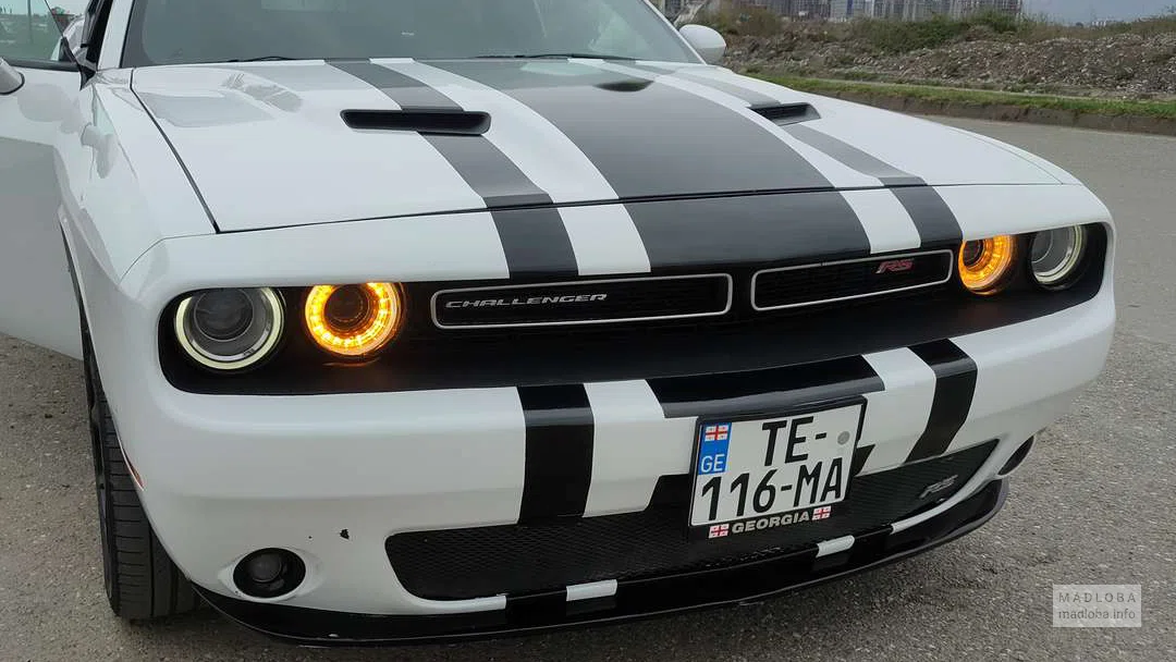 Dodge Challenger авто в аренду EasyRent