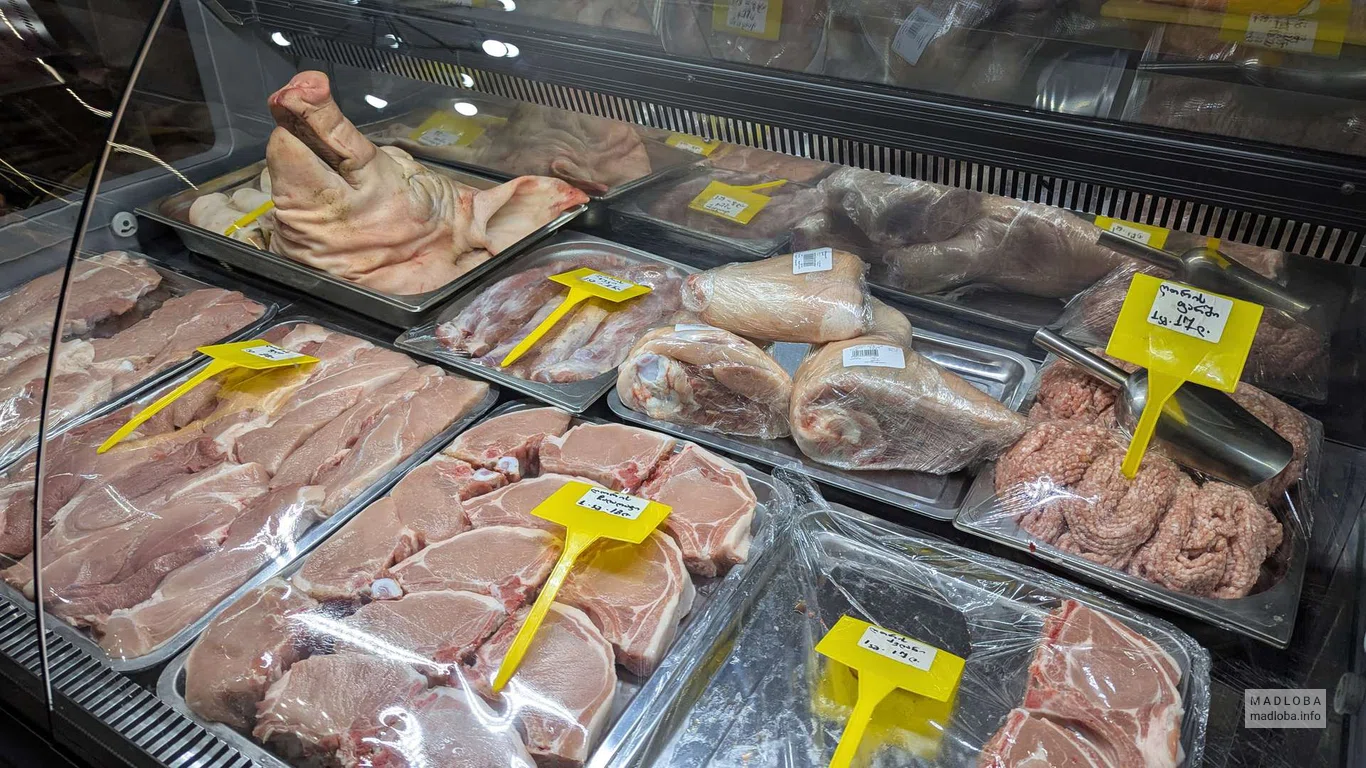 свежее мясо в магазине Eco Product в Батуми