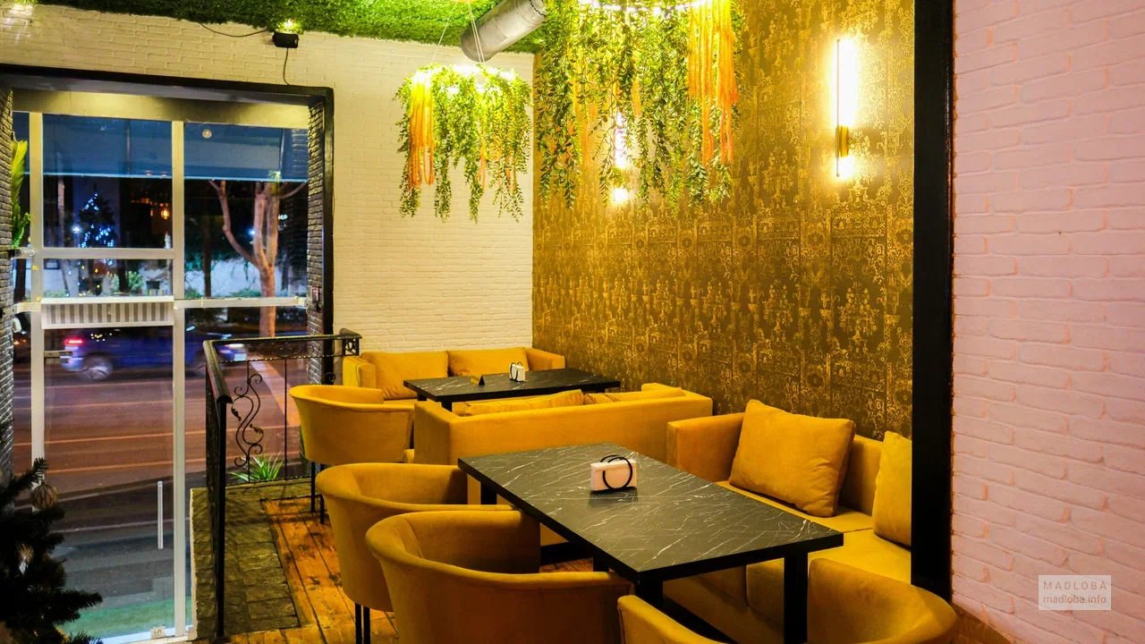 Eight Lounge — кальянная с европейской кухней в Тбилиси