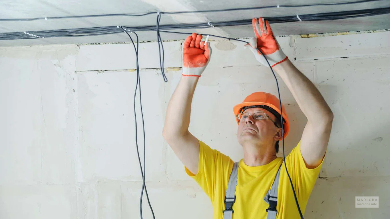 Электромонтажник Темур Габаидзе