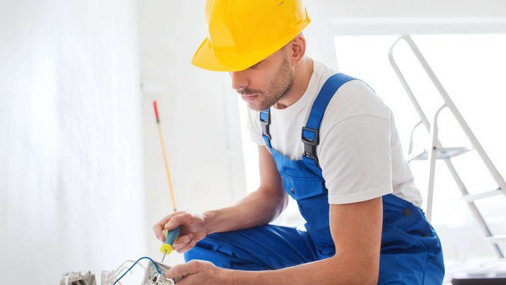 Electrician Irakli Motsuboridze