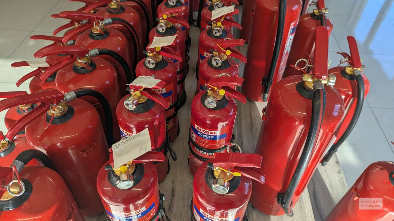 Огнетушители в магазине Elplus в Батуми