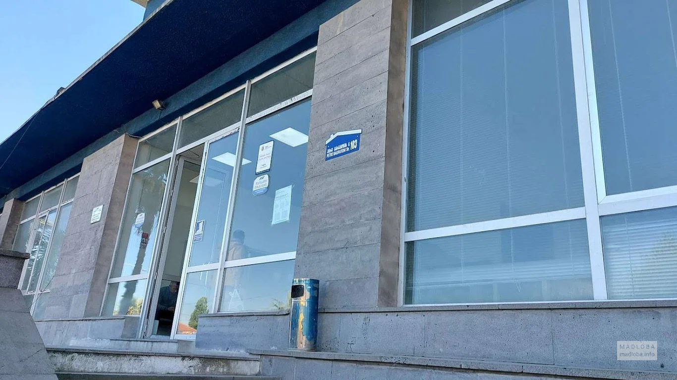 Вход в здание Energo-pro