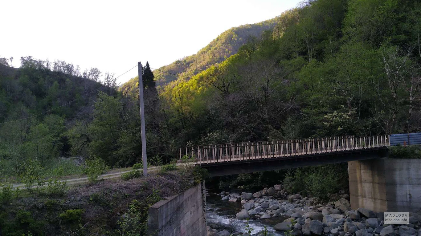 Мост через ручей на территории храма