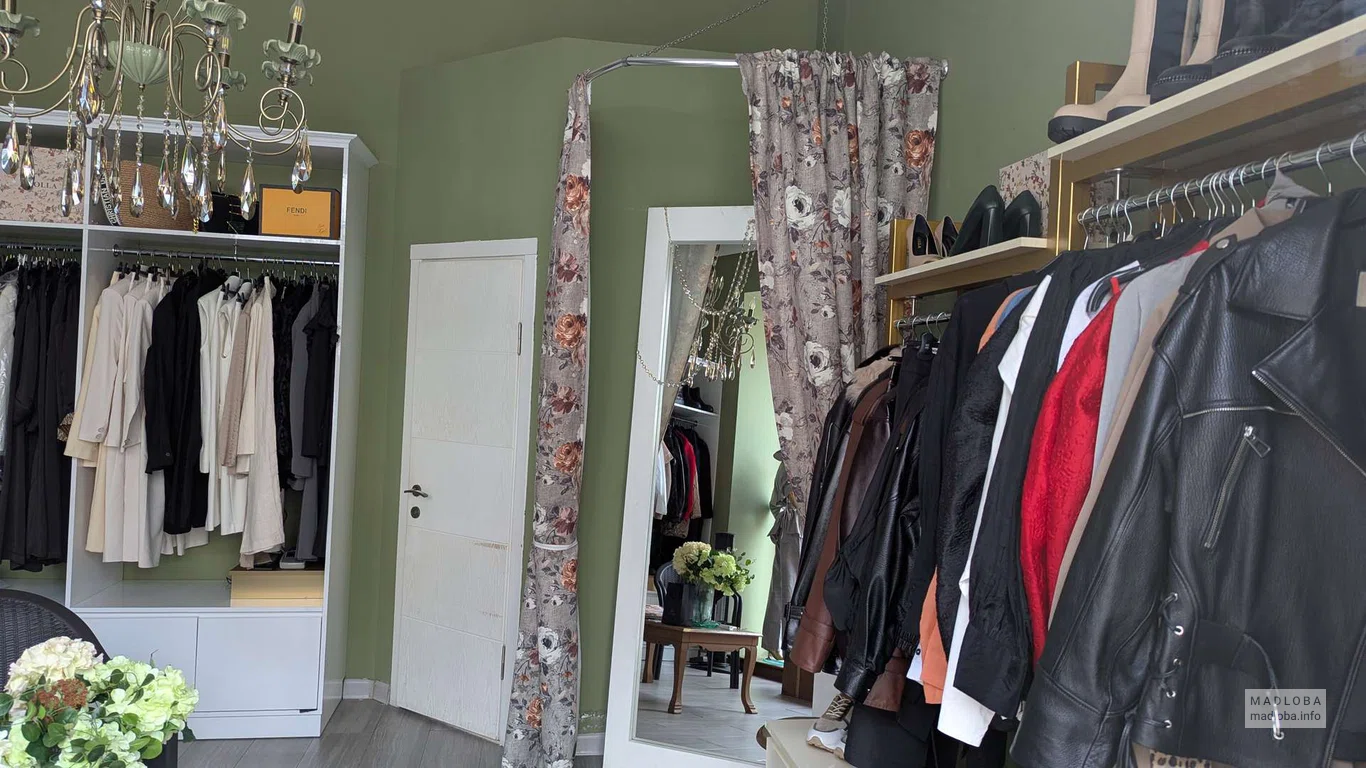 Вещи в секонд-хенде "Euromix" в Батуми