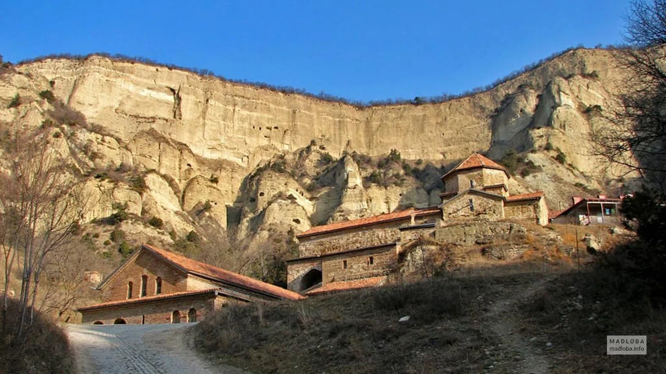 Архитектурное строение в горах Грузии
