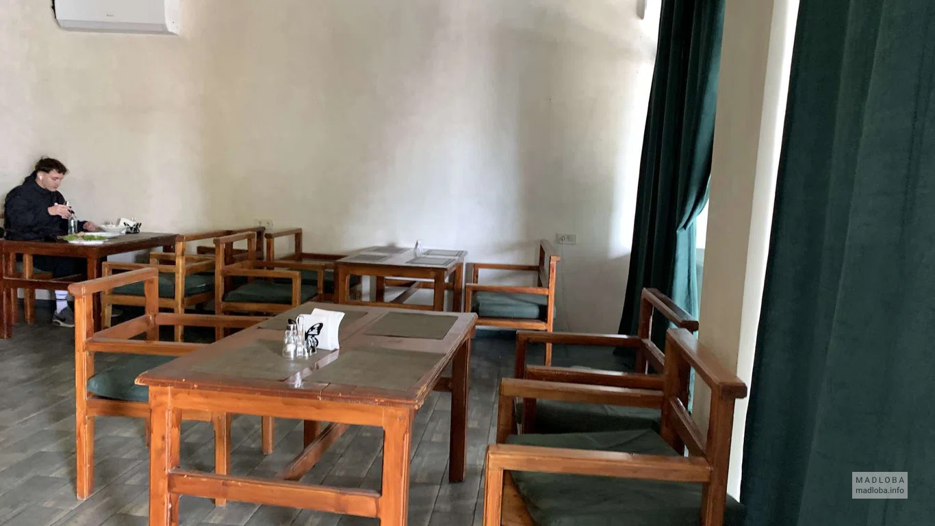 FAMILY Bar-Restaurant в Батуми — бар, кухня, коктейли и уют