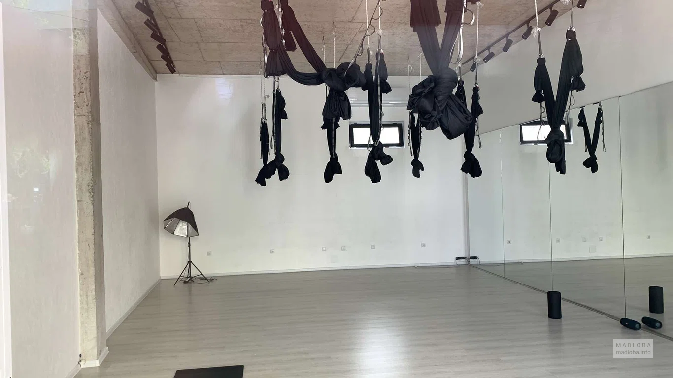 Зал в фитнес клубе "FLEXY" в Батуми