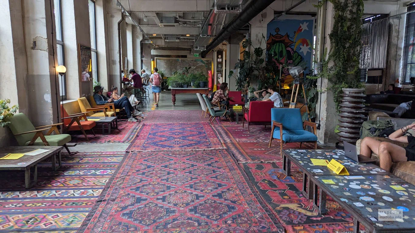 Fabrika Hostel в Тбилиси