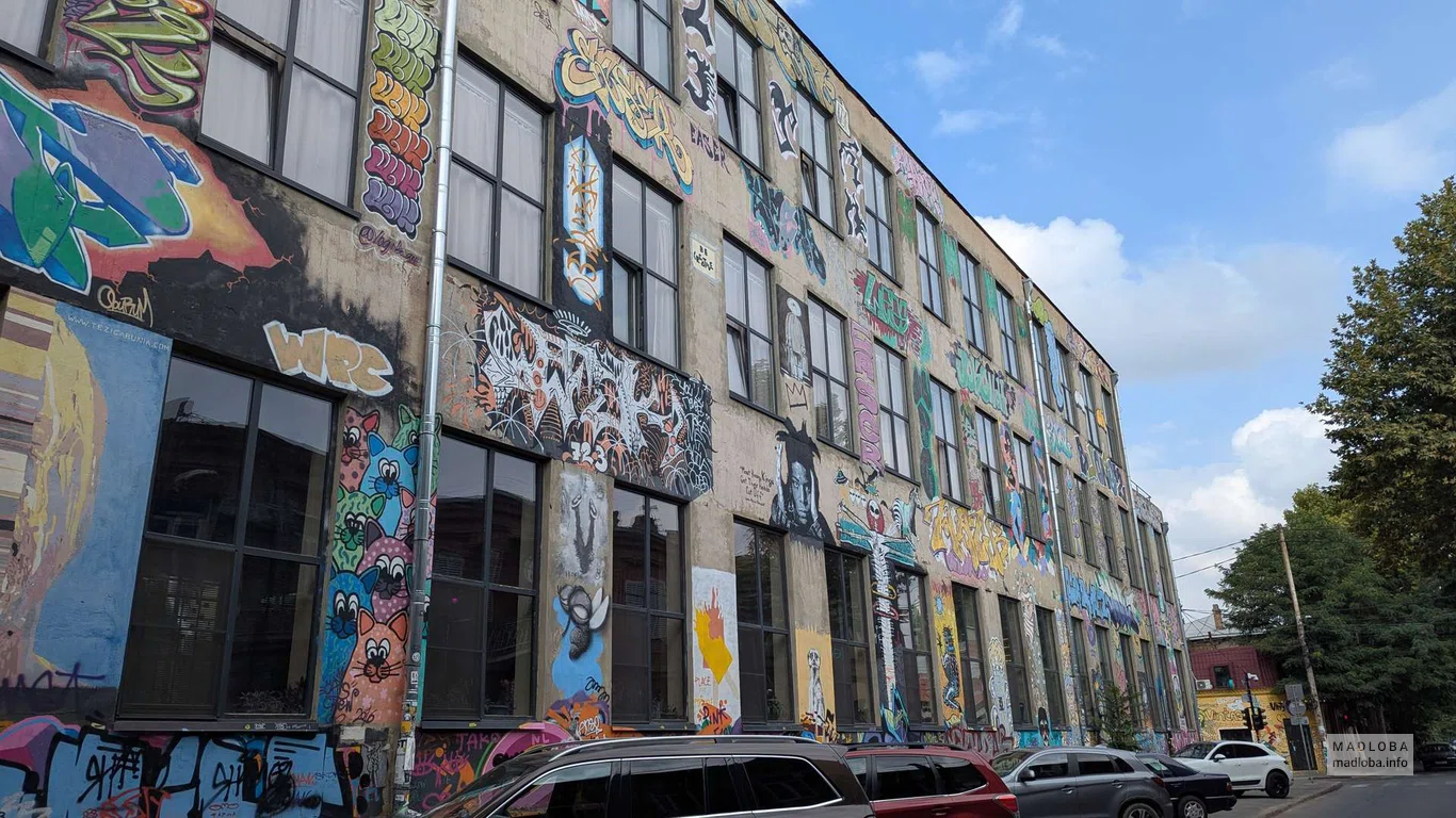 Fabrika Hostel в Тбилиси