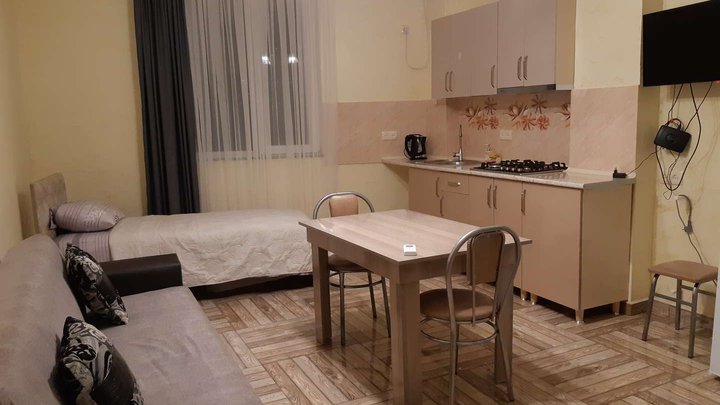 Family Hotel (Grigol Eliava St. 61)