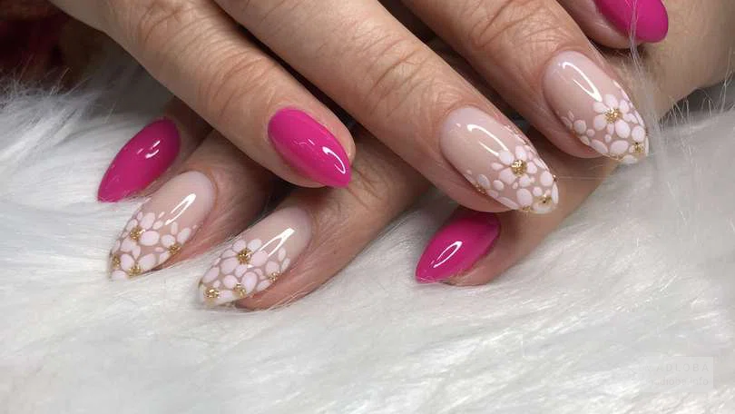 Flamingo beauty salon manicure