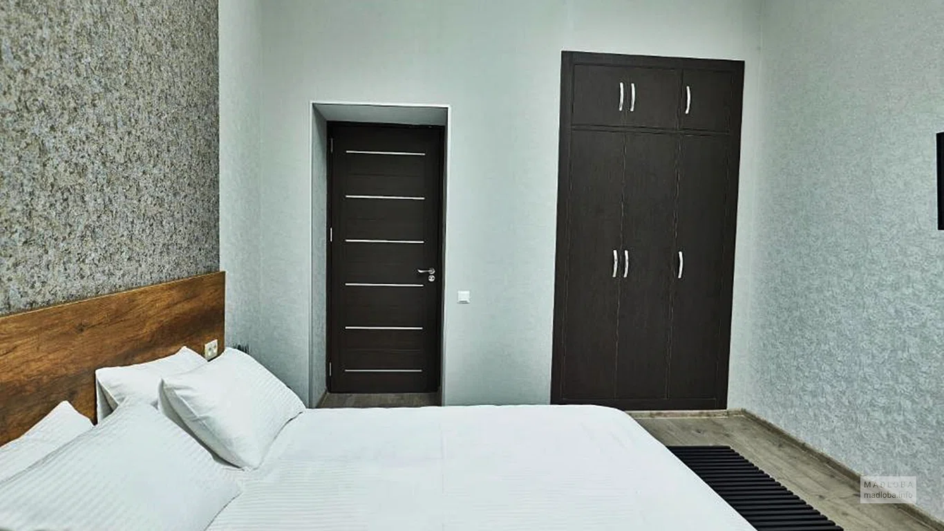 Кровать в номере отеля 2nd Floor Tbilisi