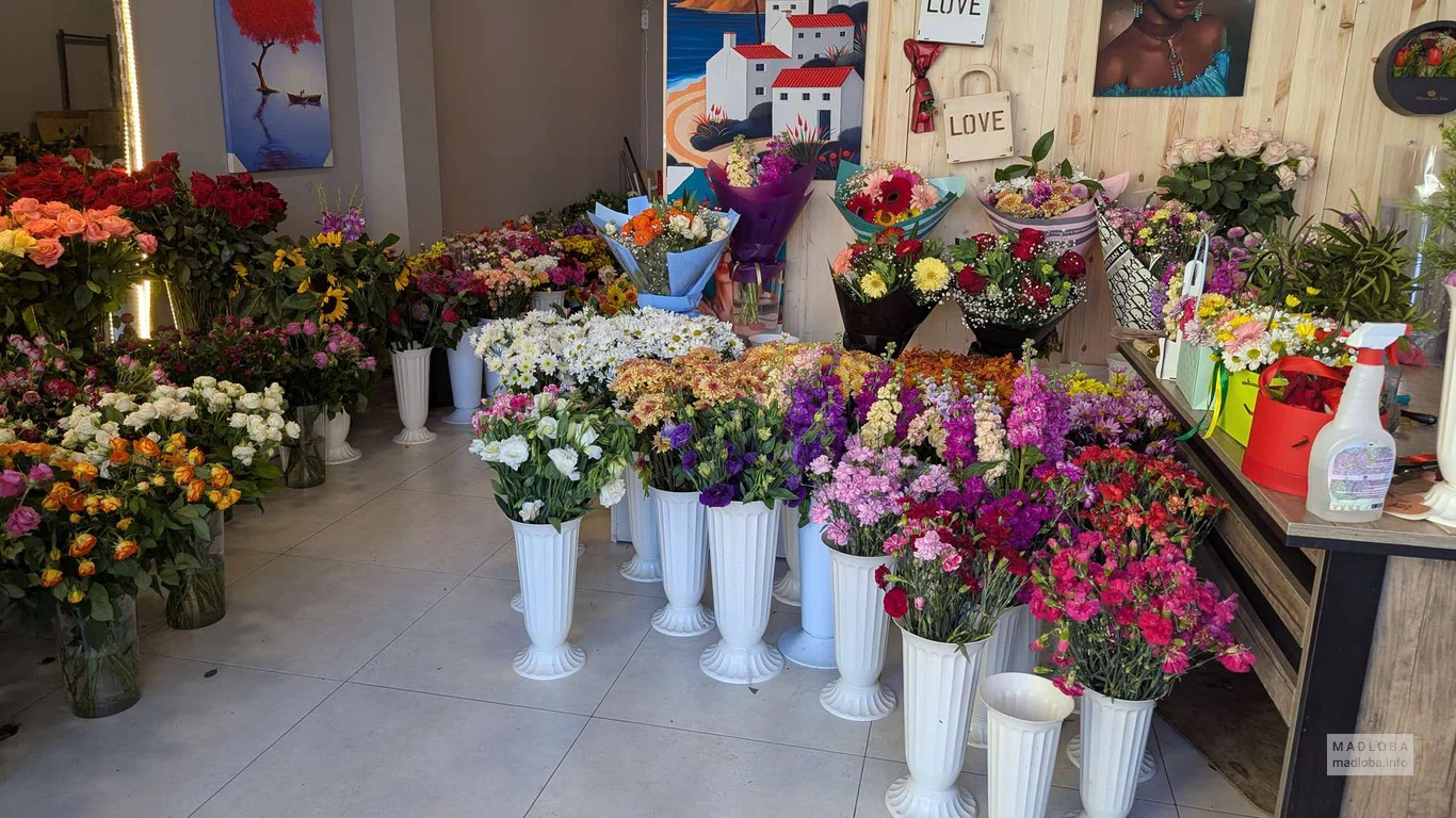 Цветы в магазине Flowers Room в Батуми