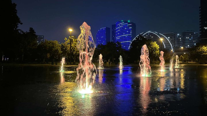 Fountain in Lech and Maria Kaczynski Park