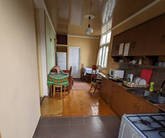 "Friends House In QD" -> "მეგობრების სახლი QD-ში"