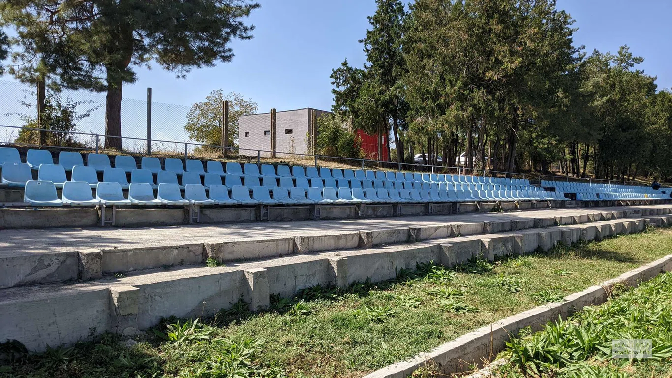 Футбольный стадион Garis Arena