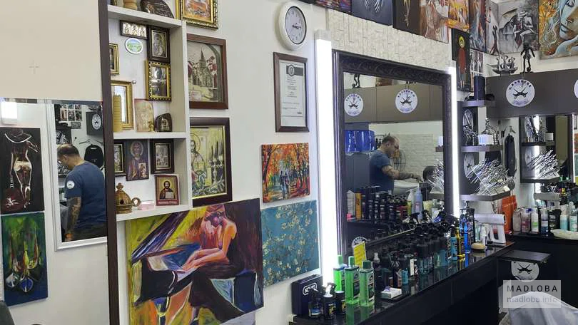 G.BARBERS interior