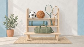 Иллюстрация спортивного инвентаря: футбольный и баскетбольный мячи, теннисные ракетки, коврик и сумка на деревянной стойке.