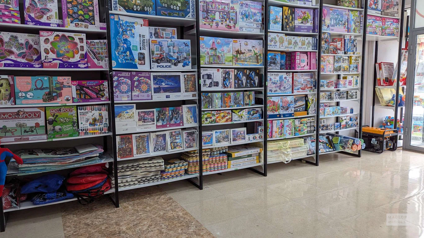 Настольные игры в магазине игрушек GIF Toy в Батуми