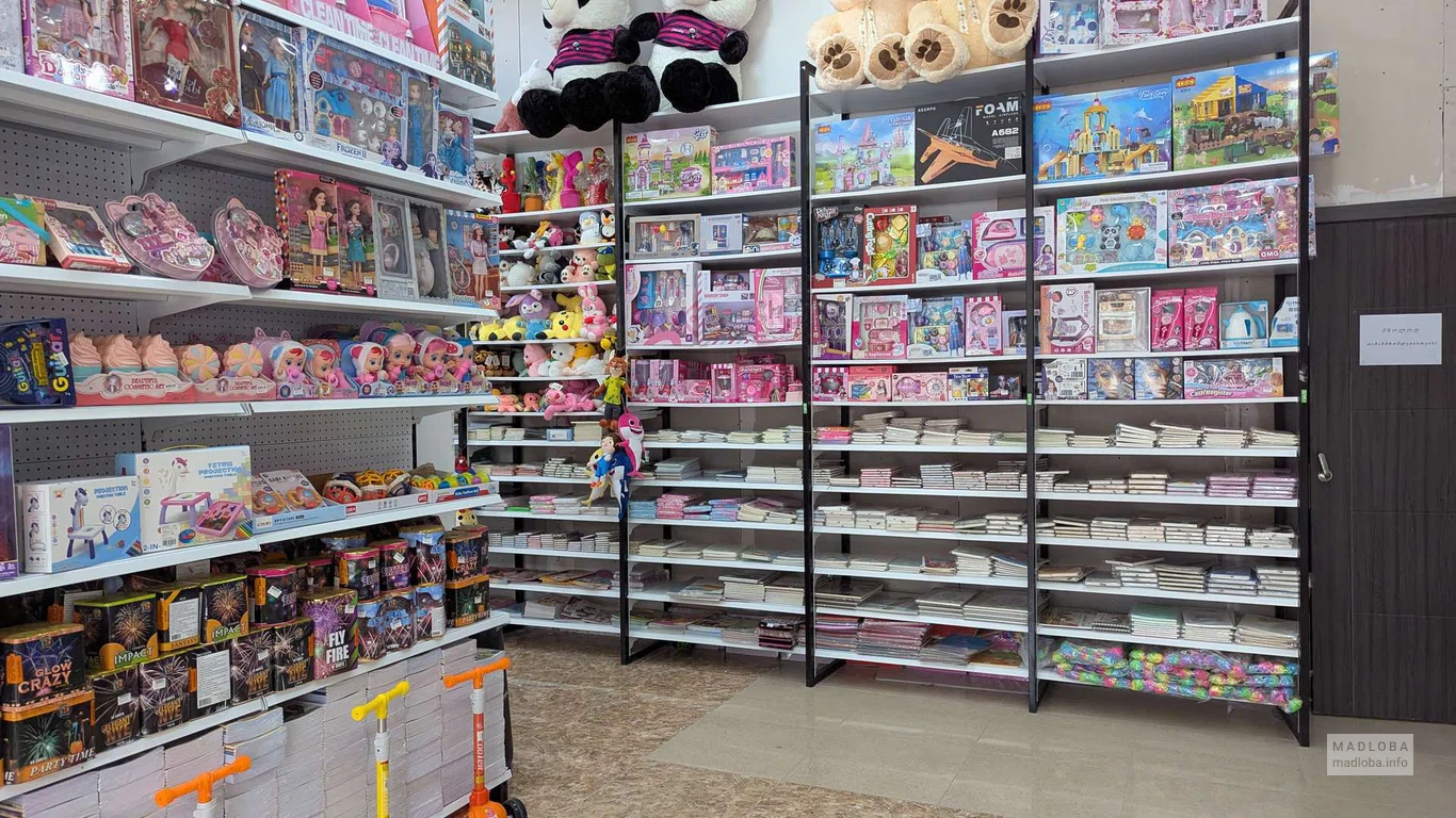 Игрушки для девочек в магазине игрушек GIF Toy в Батуми