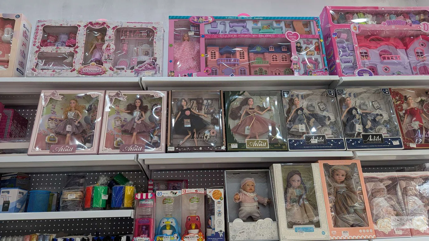 Куклы в магазине игрушек GIF Toy в Батуми