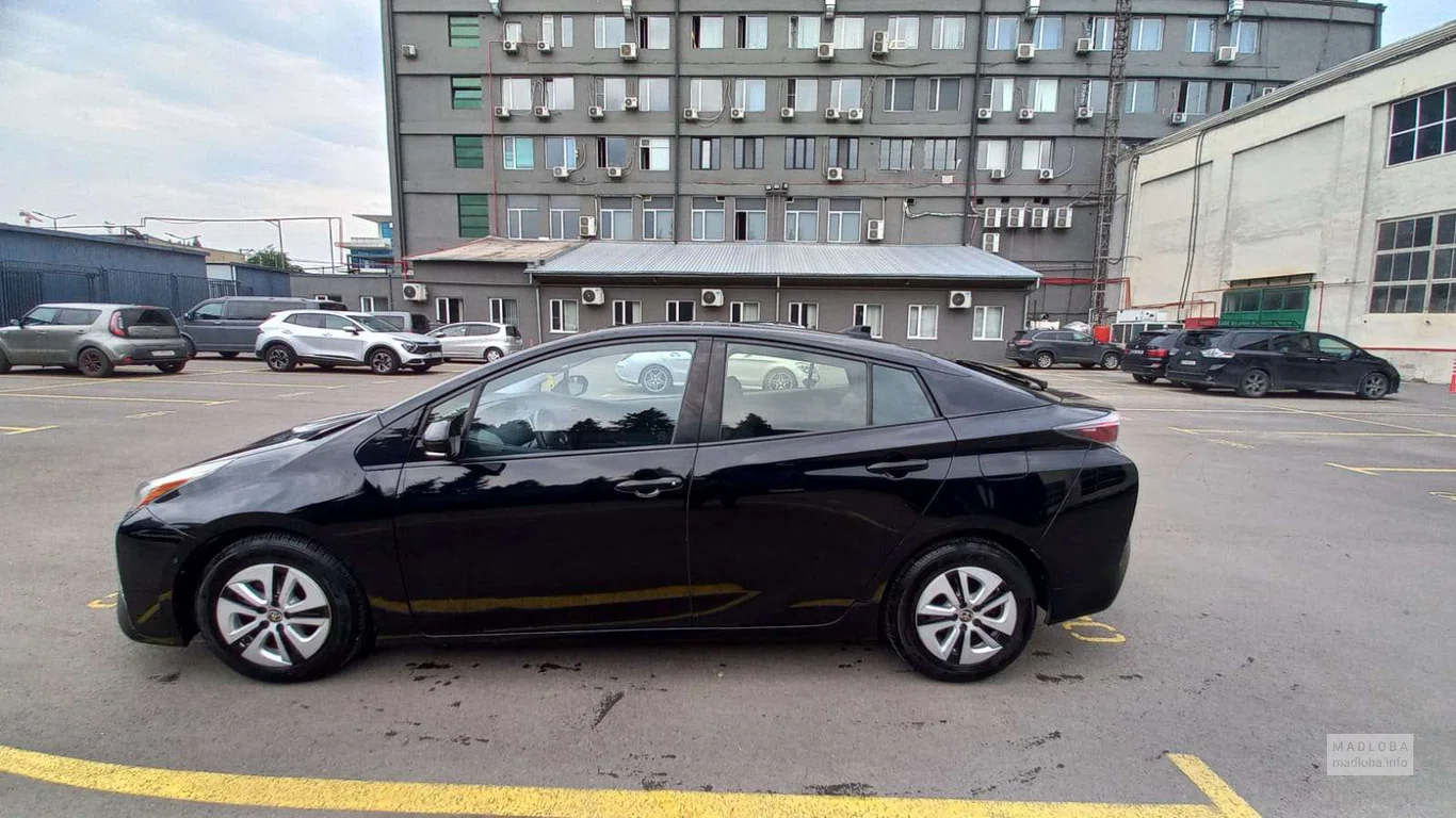 Toyota Prius напрокат в Giko Travel