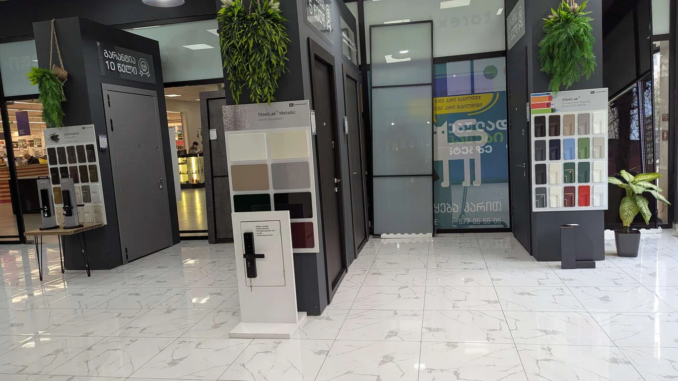 двери и фурнитура в магазине Gabuild в Батуми