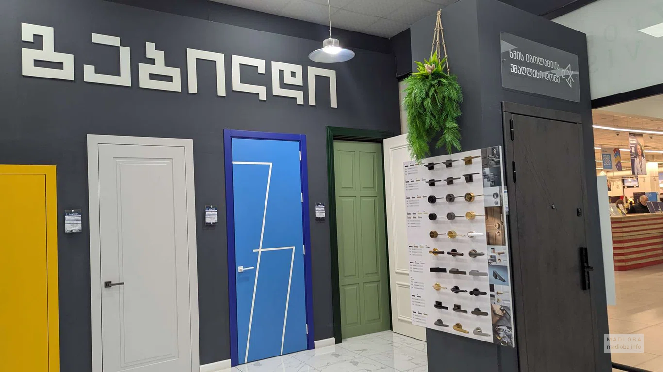 ассортимент дверей в магазине Gabuild