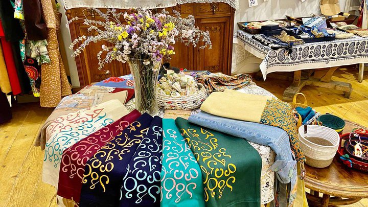 🌟 Gallery 27 in Tbilisi: Where Georgian art meets history! 🖼️✨