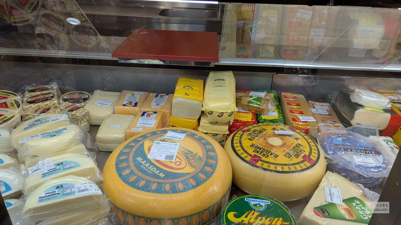 сыр в магазине Gastro Meat в Батуми