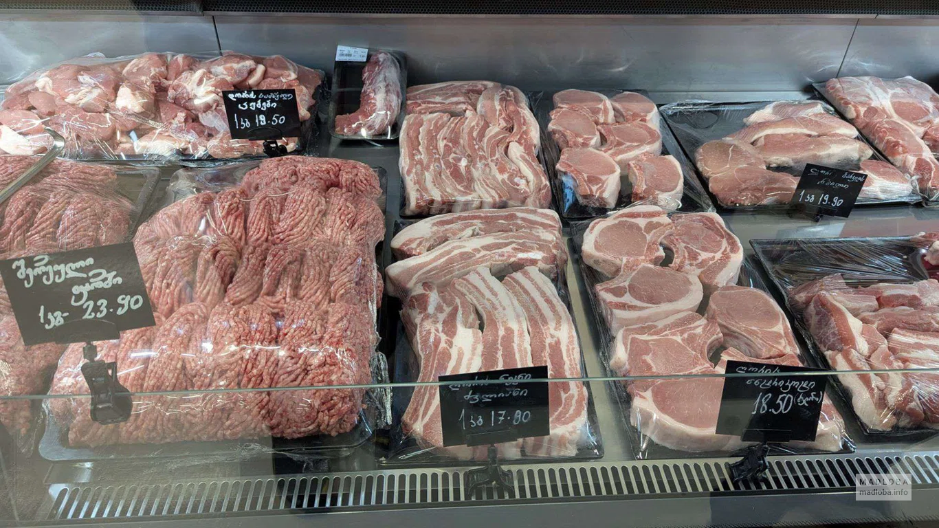 свежее охлажденное мясо в магазине Gastro Meat в Батуми