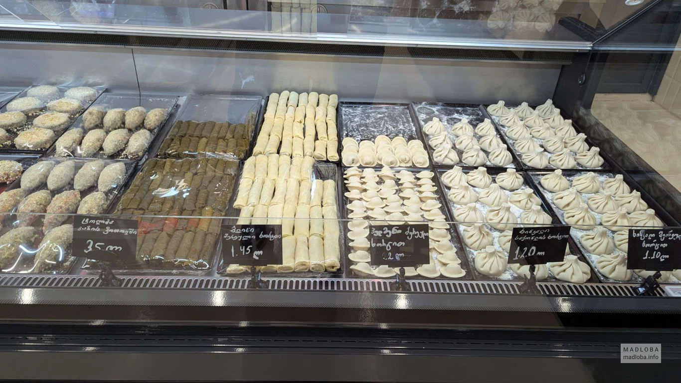 пельмени, хинкали и другие полуфабрикаты в магазине Gastro Meat в Батуми