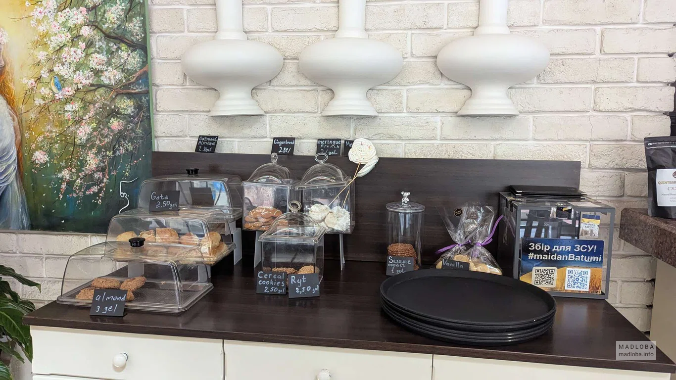 Сладости в ​Кафе-кондитерской Gaudi