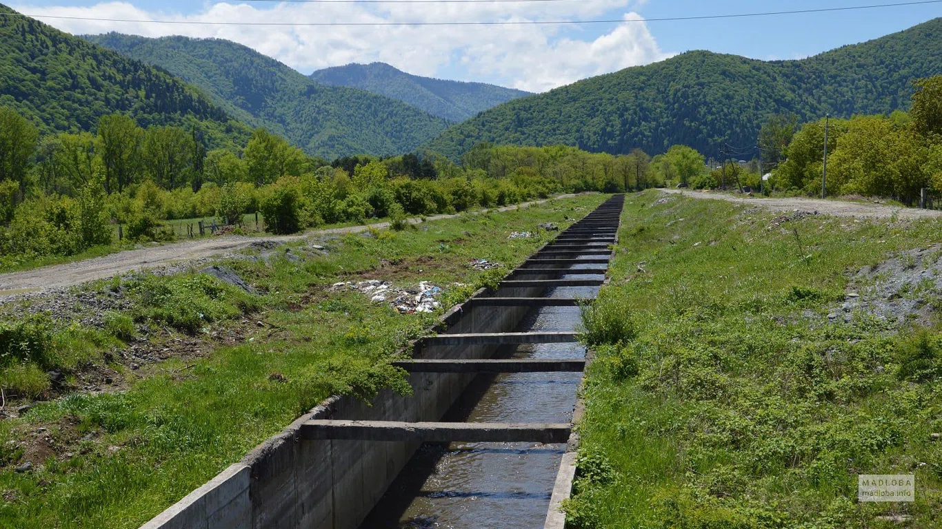 Поле с системой орошения в Тбилиси