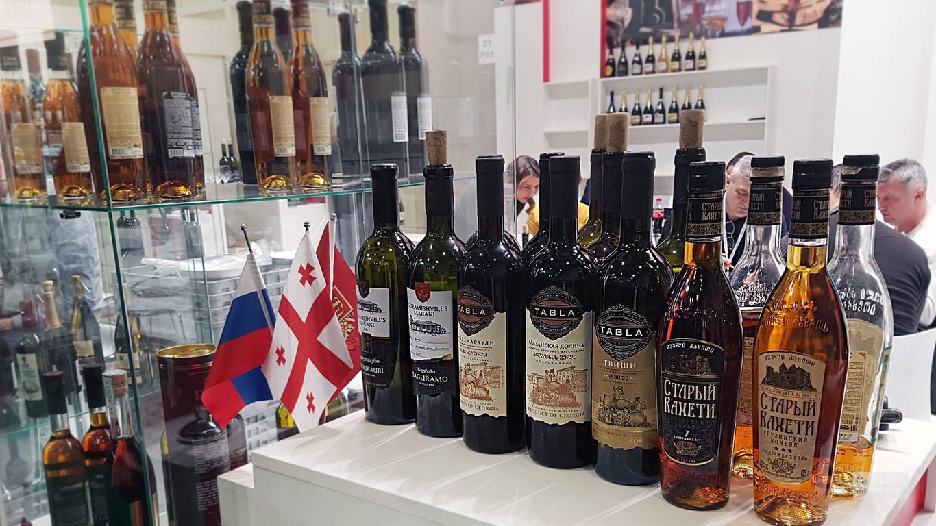 Стойка с винами грузинского винного банка